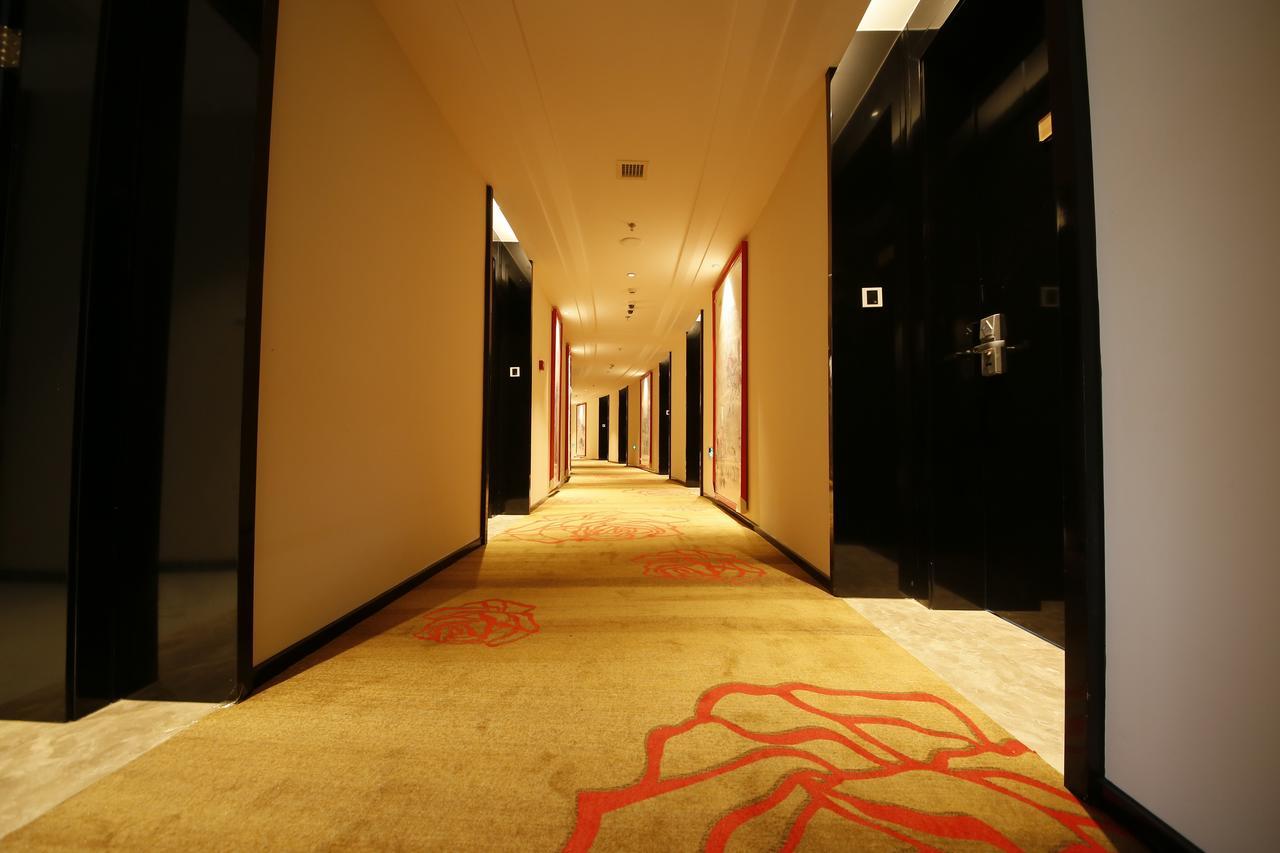 Howard Johnson Flower City Hotel Kunming Esterno foto