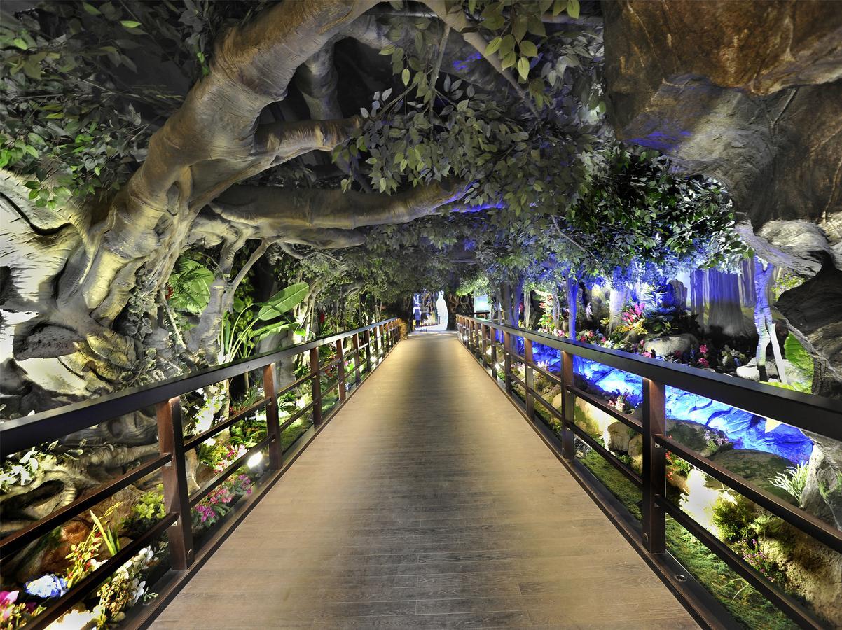 Howard Johnson Flower City Hotel Kunming Esterno foto