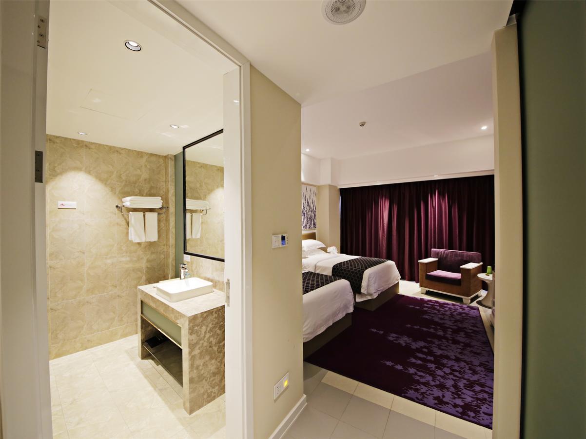 Howard Johnson Flower City Hotel Kunming Esterno foto