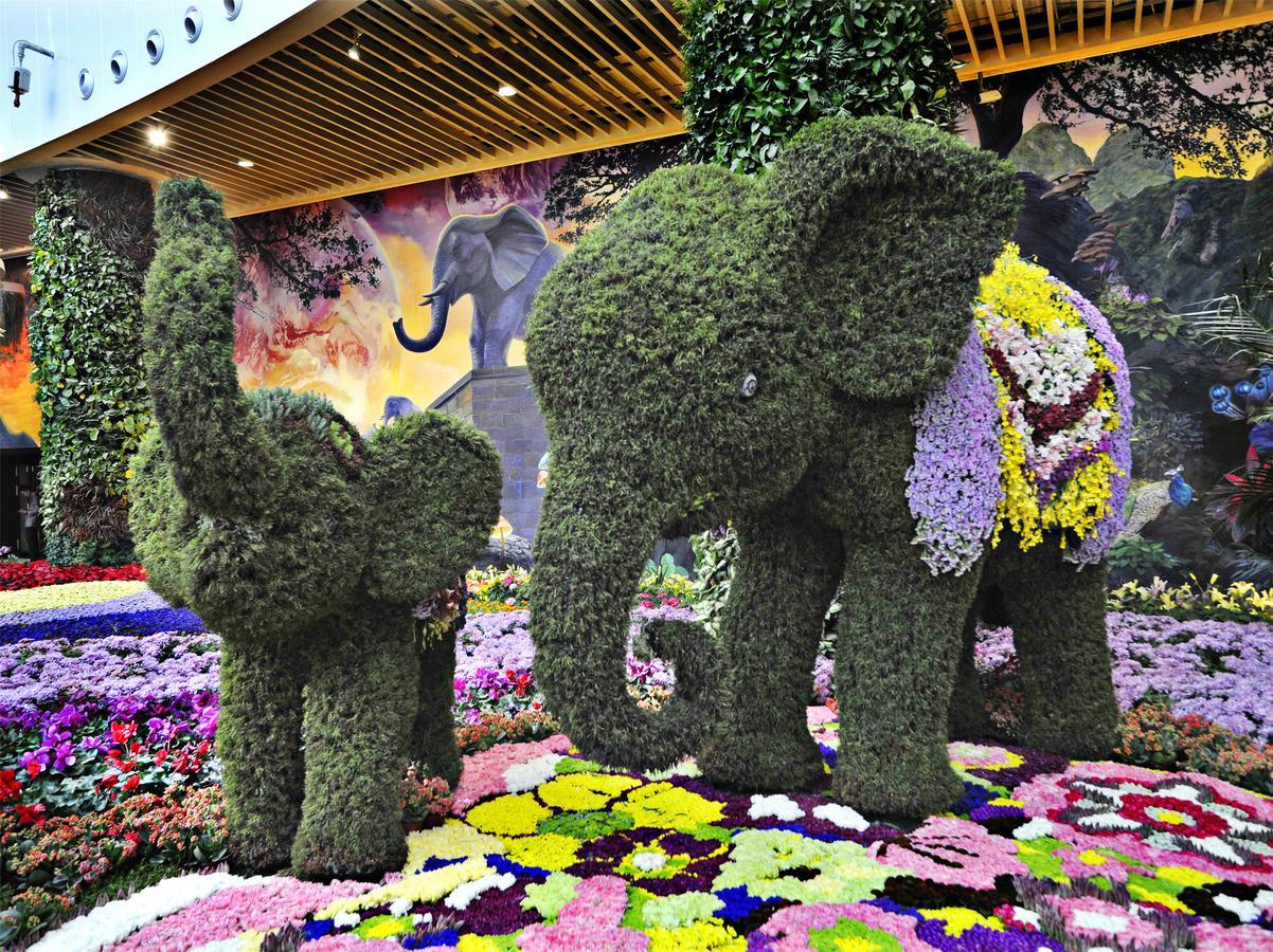 Howard Johnson Flower City Hotel Kunming Esterno foto
