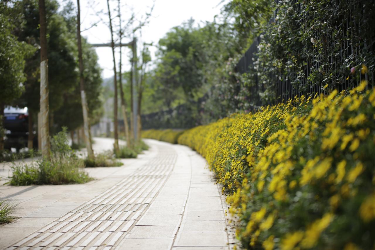 Howard Johnson Flower City Hotel Kunming Esterno foto