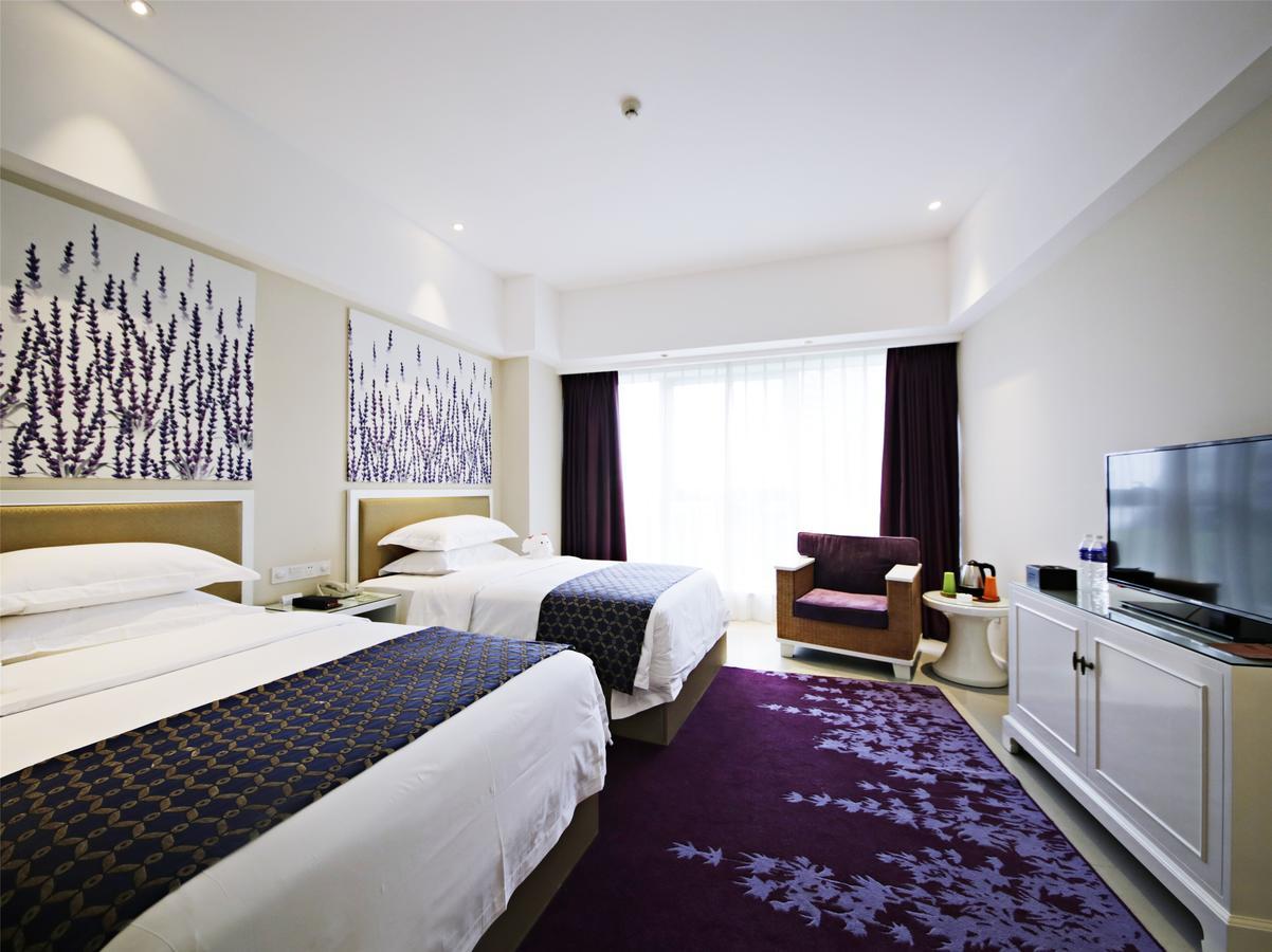 Howard Johnson Flower City Hotel Kunming Esterno foto