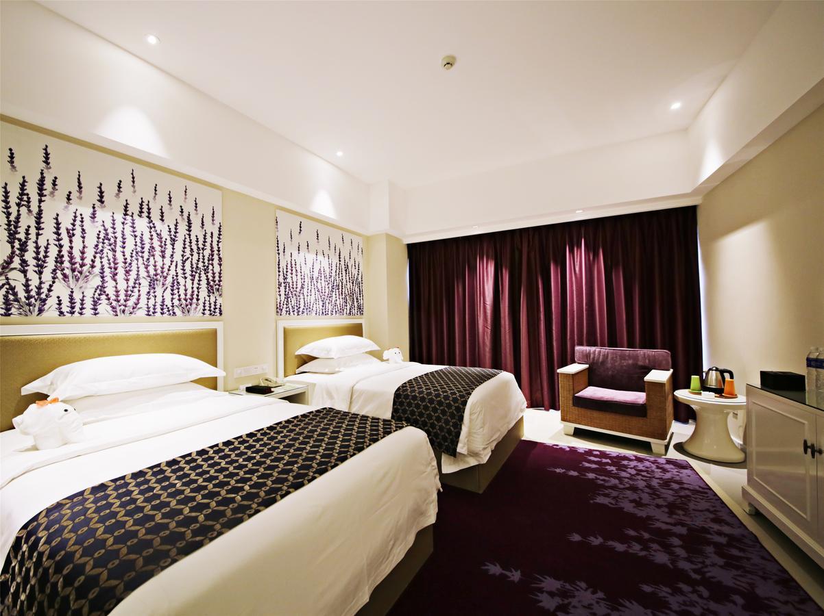 Howard Johnson Flower City Hotel Kunming Esterno foto