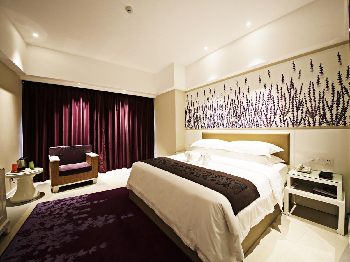 Howard Johnson Flower City Hotel Kunming Esterno foto