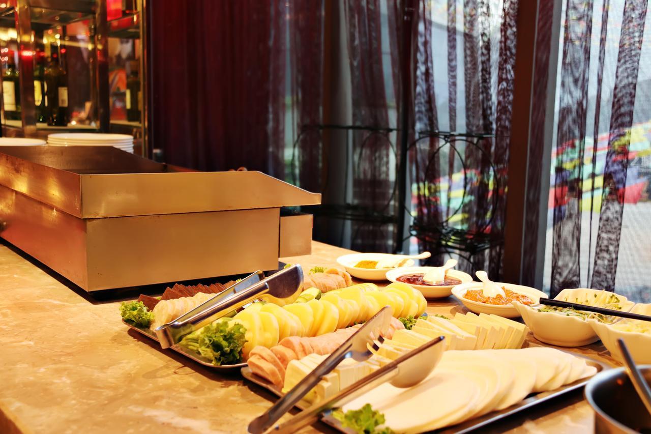 Howard Johnson Flower City Hotel Kunming Esterno foto